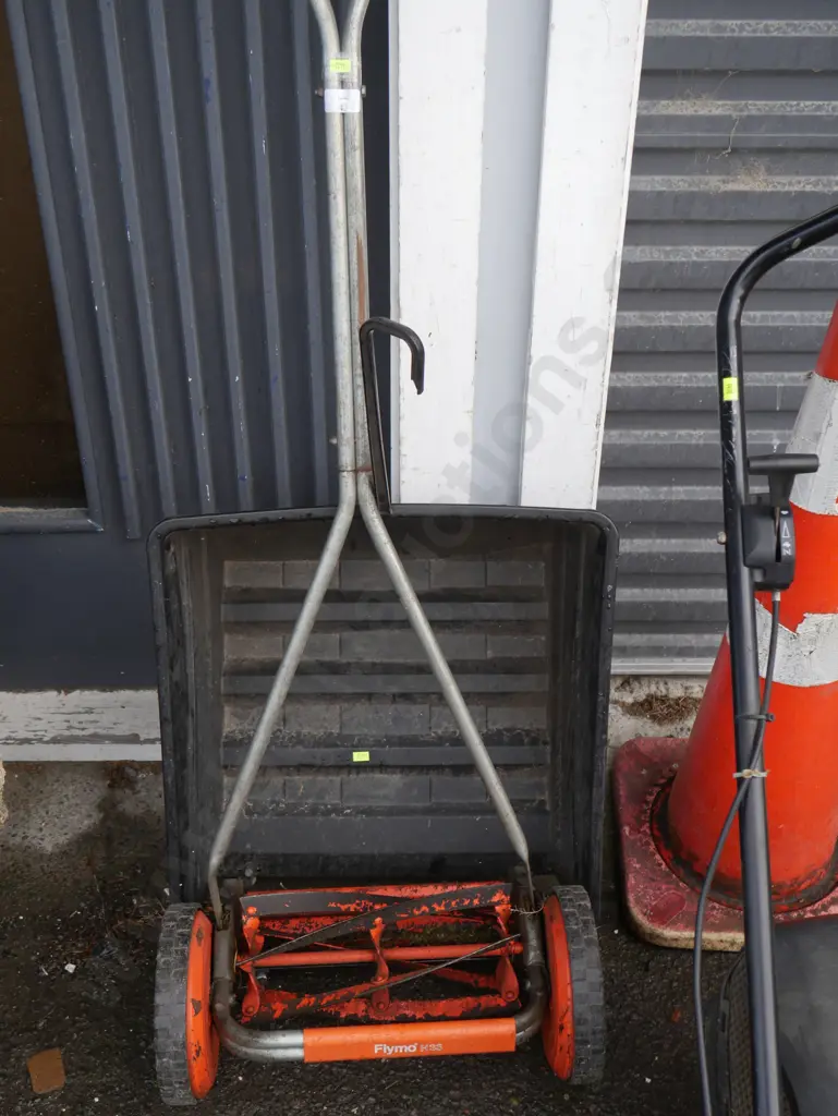 Push mower Image 1++
