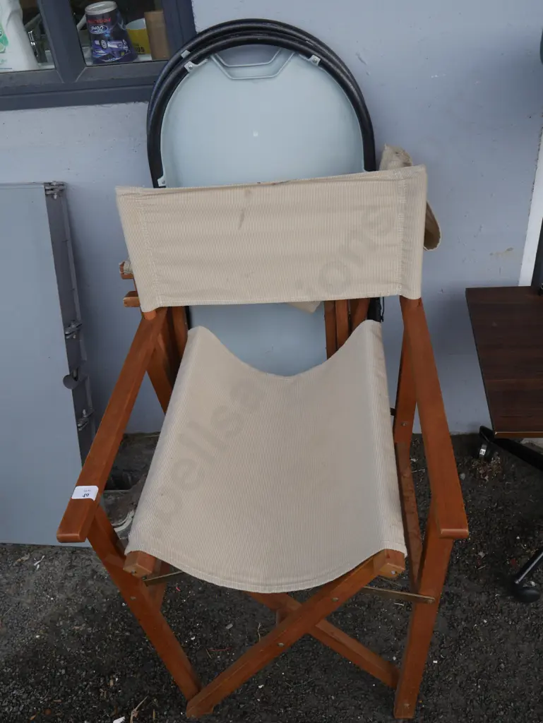 4 folding chairs Image 1++