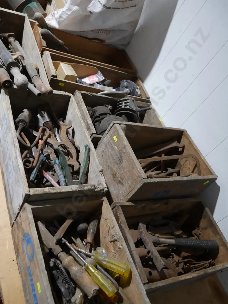 Tools, garage sundries Image 1++