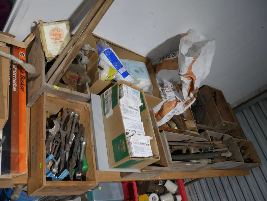 Tools, garage sundries Image 1++