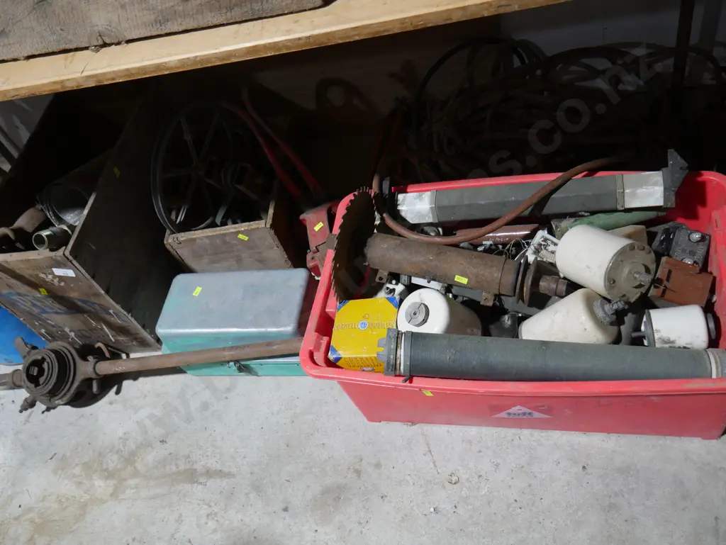 Garage sundries Image 1++