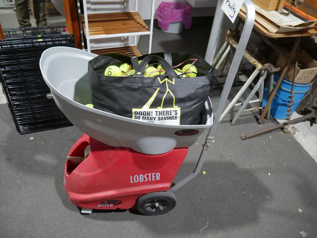 Lobster tennis ball machine (faulty) Image 1++