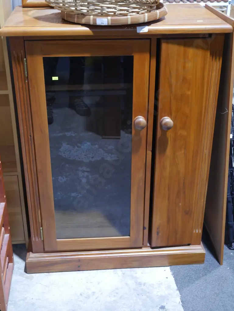 Stereo cabinet Image 1++
