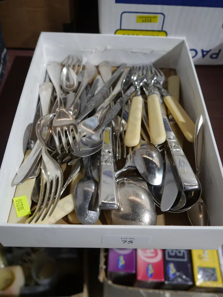 Assorted cutlery Image 1++