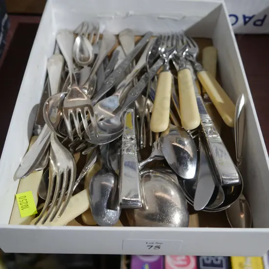 Assorted cutlery