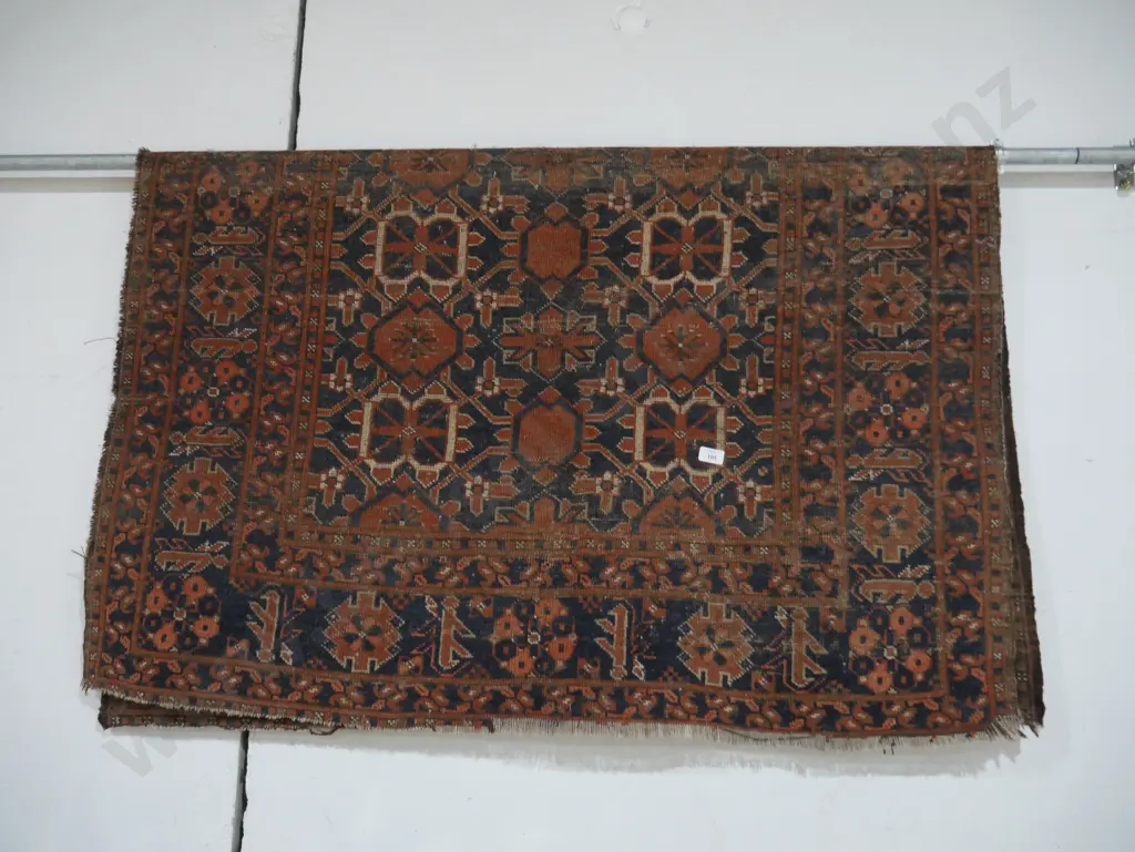 Hand knotted floor rug Image 1++