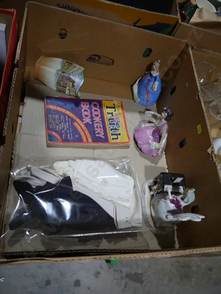 Ornaments, gloves etc Image 1++