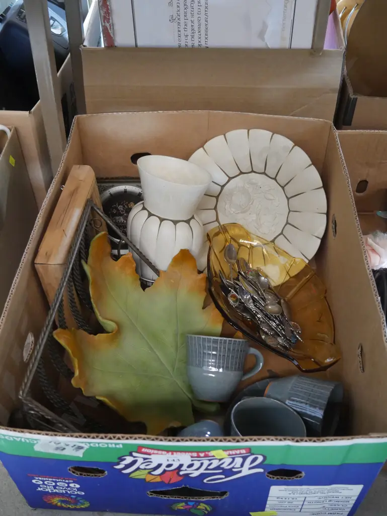 Pottery, glassware etc Image 1++