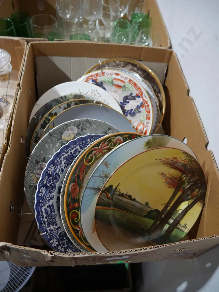 Assorted plates Image 1++