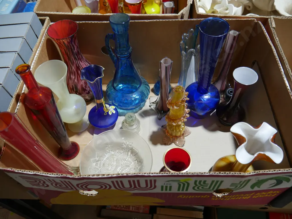 Assorted glass vases etc Image 1++
