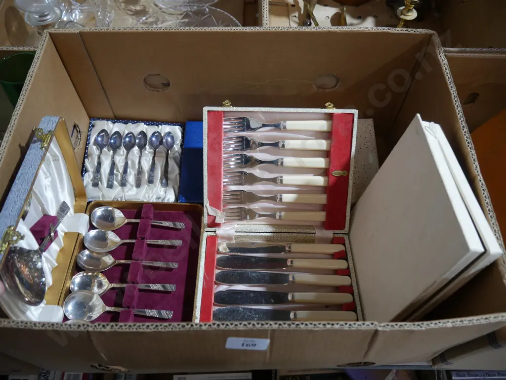 Assorted case cutlery Image 1++