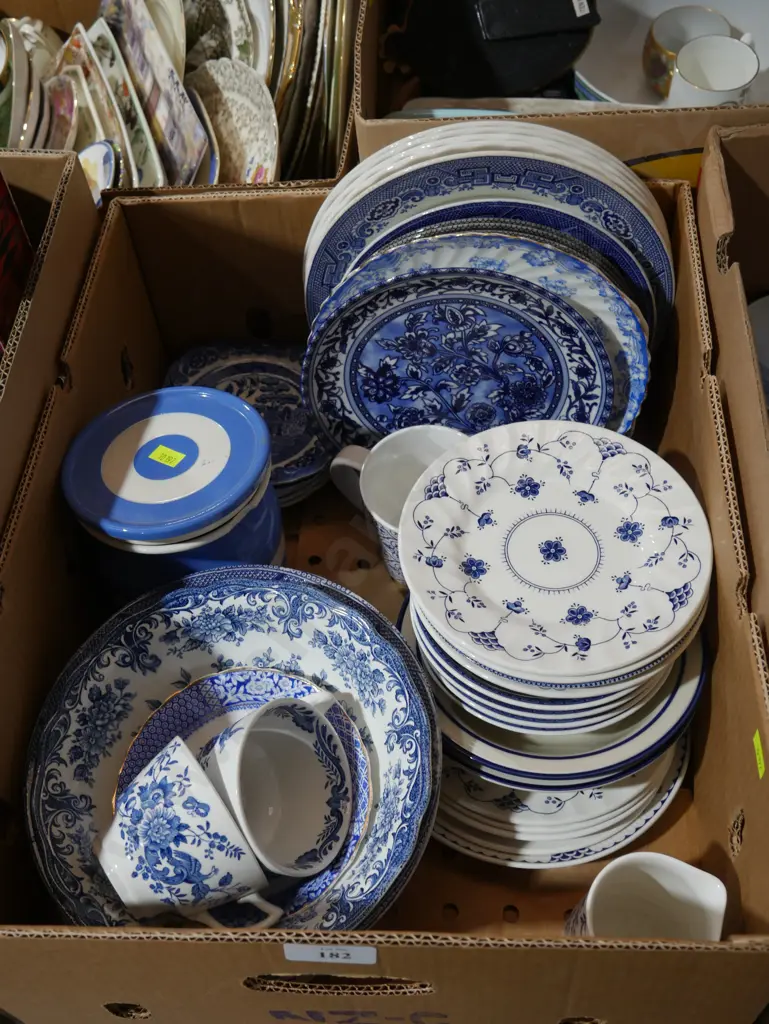 Two boxes of blue and white china Image 1++