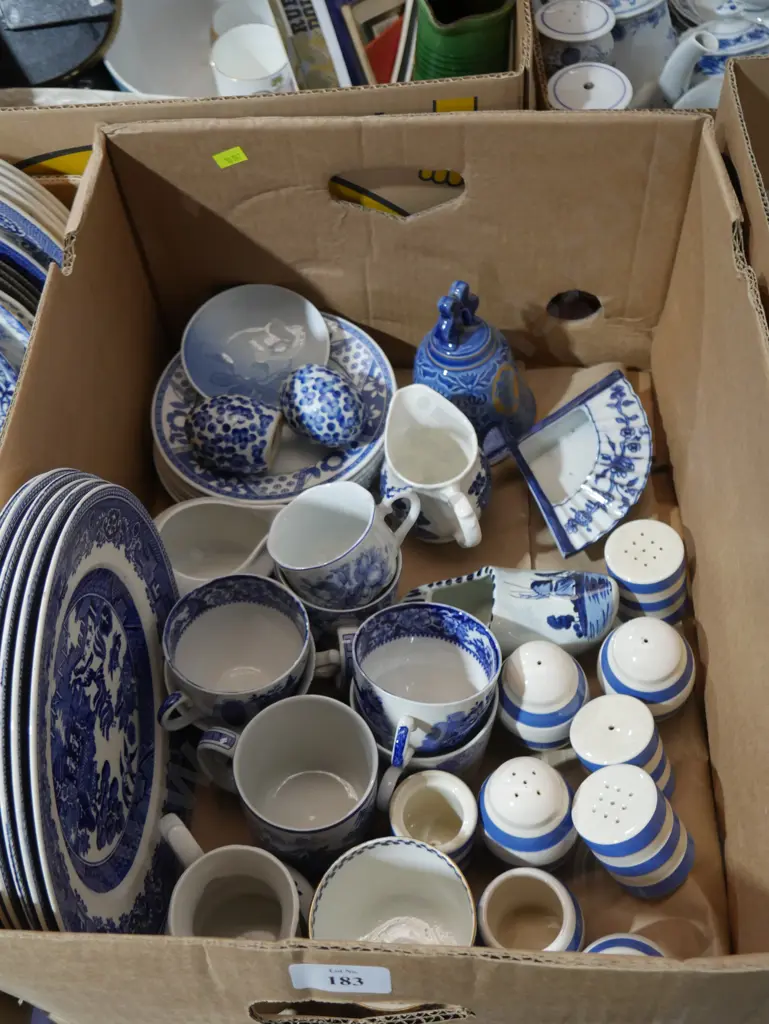 Two boxes of blue and white china Image 1++