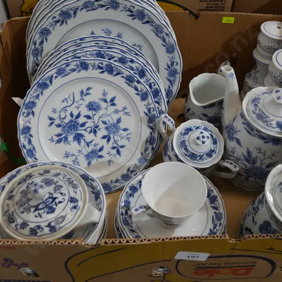 Blue Chatham blue and white dinnerset