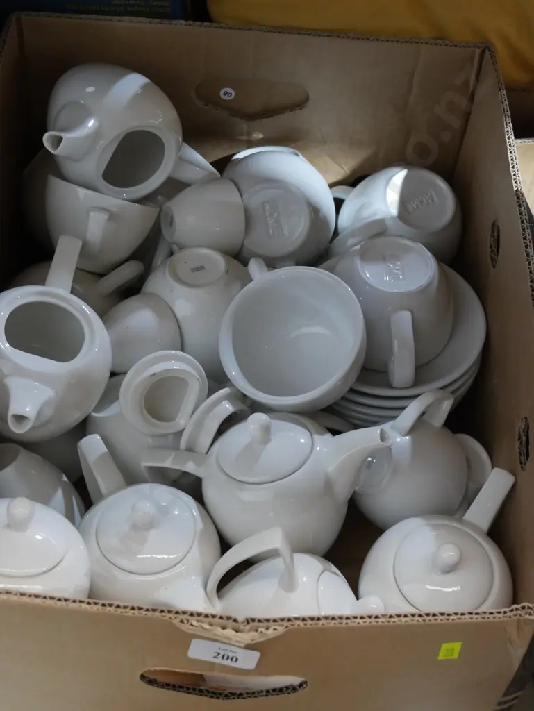Teapots, cups and saucers Image 1++