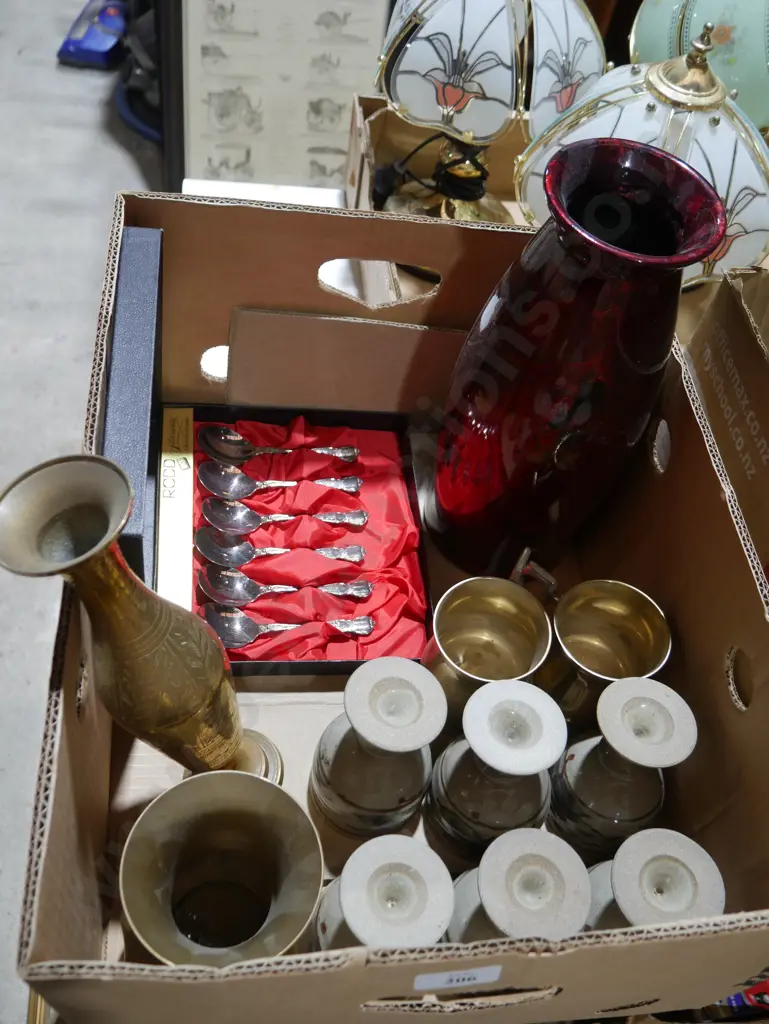Pottery, brass ware etc Image 1++