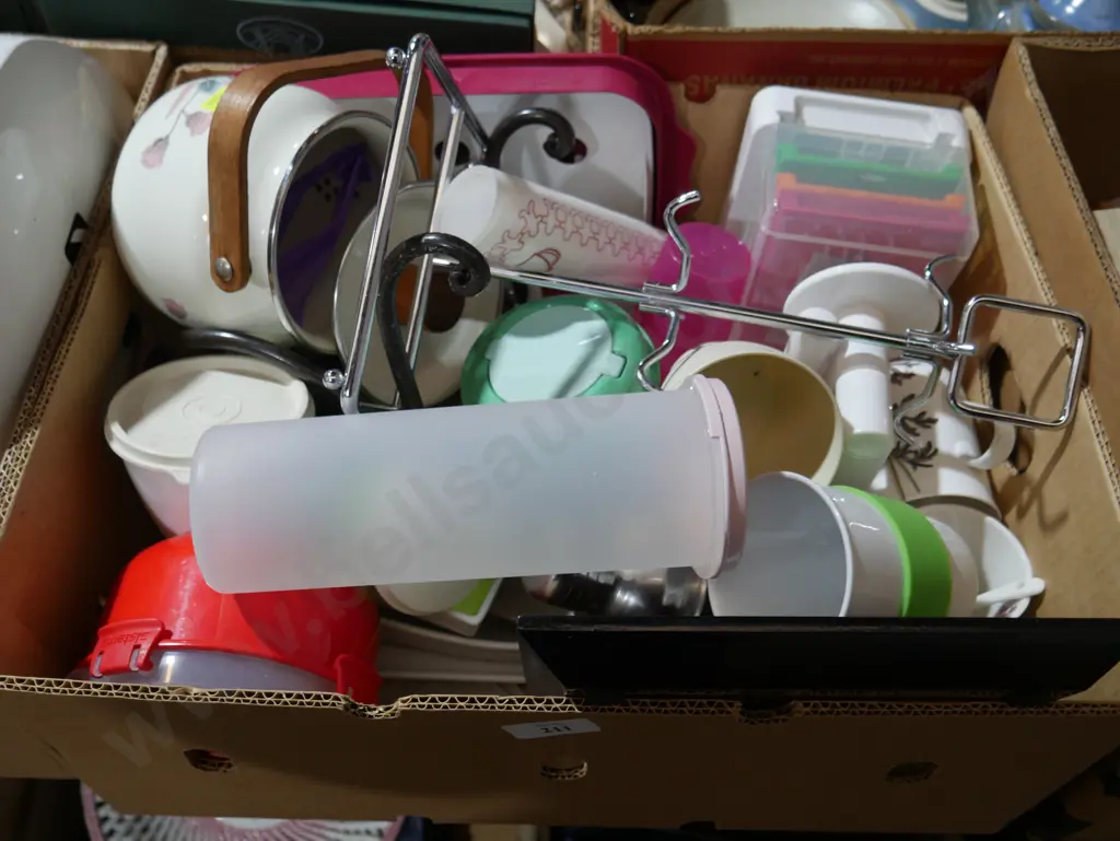 Enamel teapot, plastic containers etc Image 1++