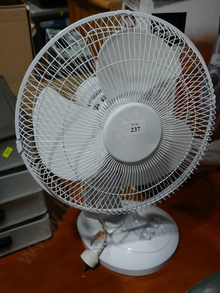 Desk fan Image 1++