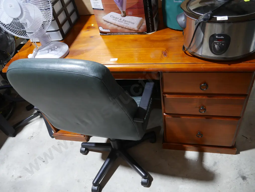Office desk and chair Image 1++