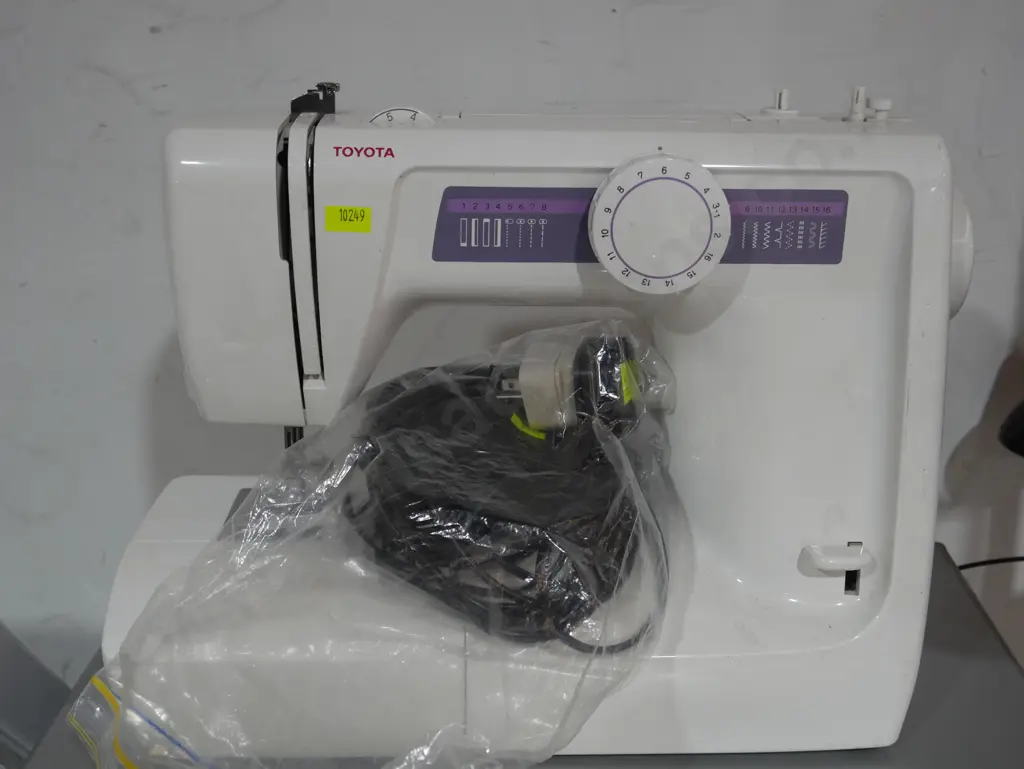 Toyota sewing machine Image 1++