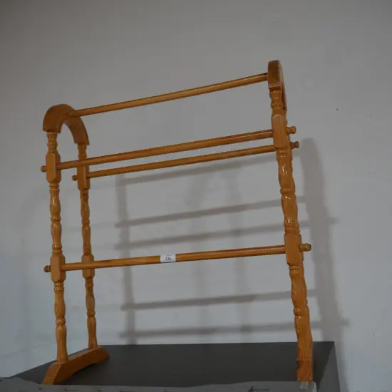 Towel rack