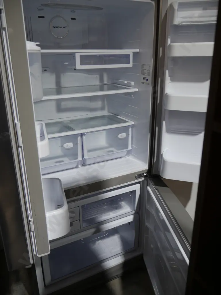 Samsung french door fridge freezer with water dispenser Image 1++