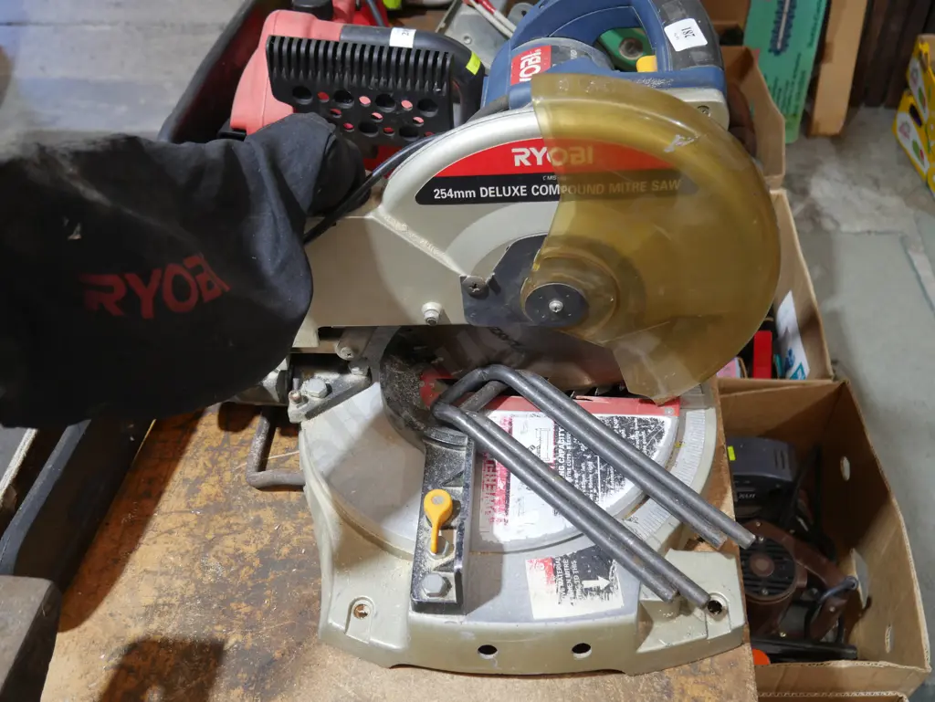 Ryobi compound mitre saw Image 1++