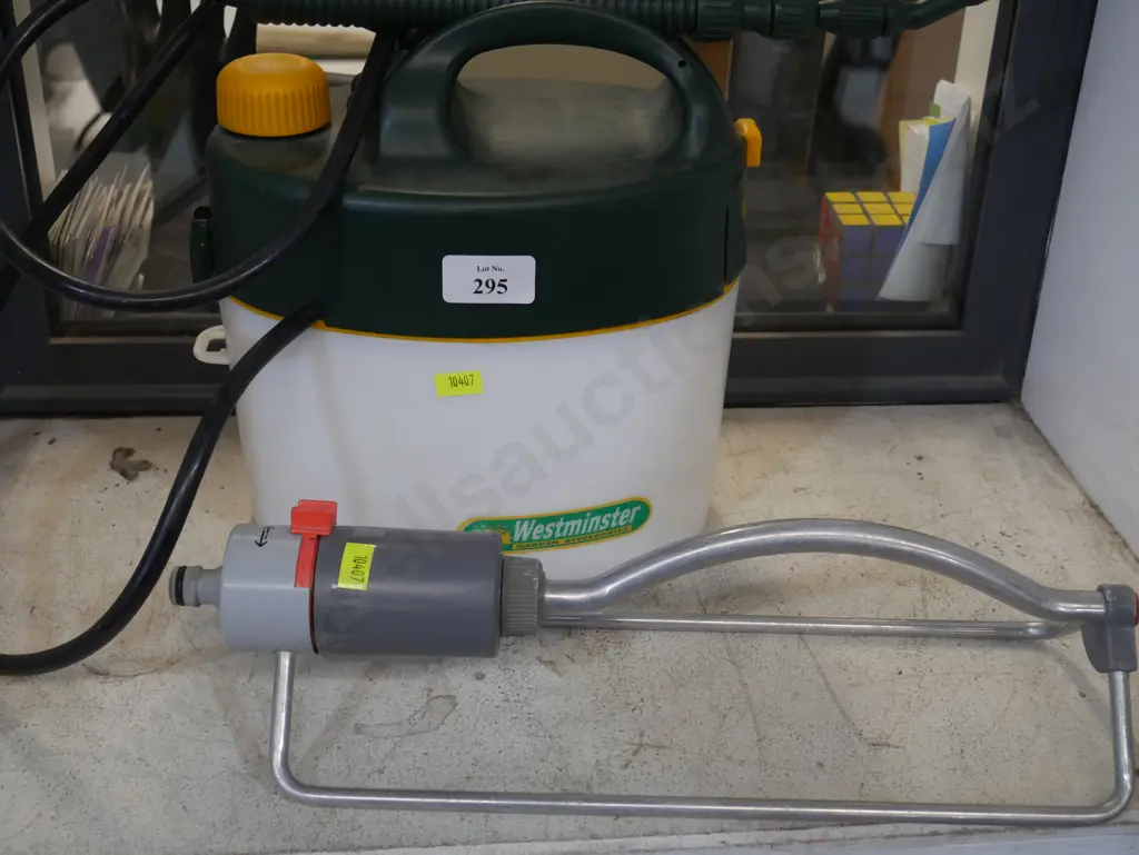 Garden sprayer, water sprinkler Image 1++