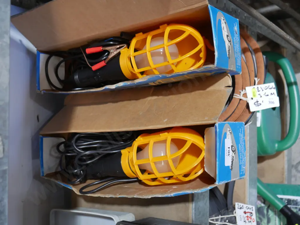 2 garage lamps Image 1++