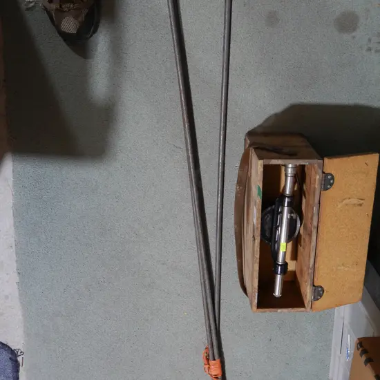 Leveling device