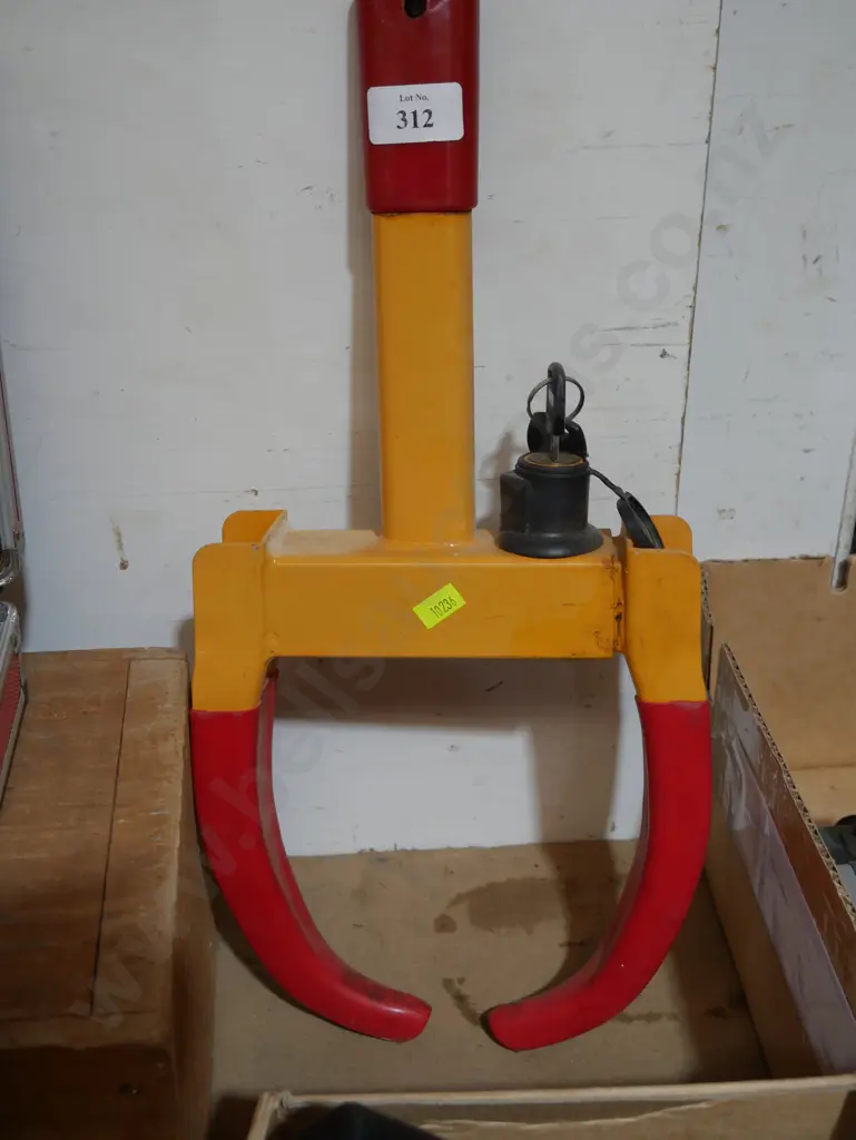 Wheel clamp Image 1++