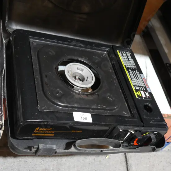 Portable gas cooker