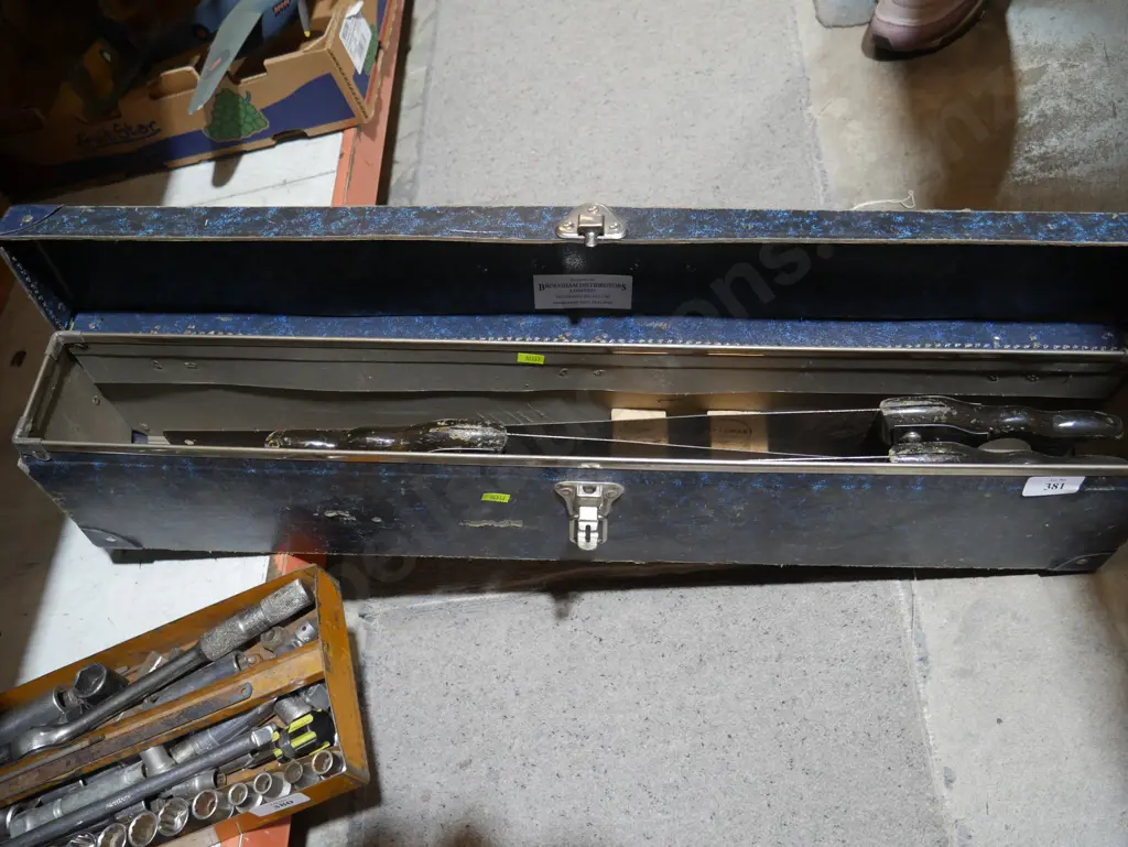 Hand saws and case Image 1++