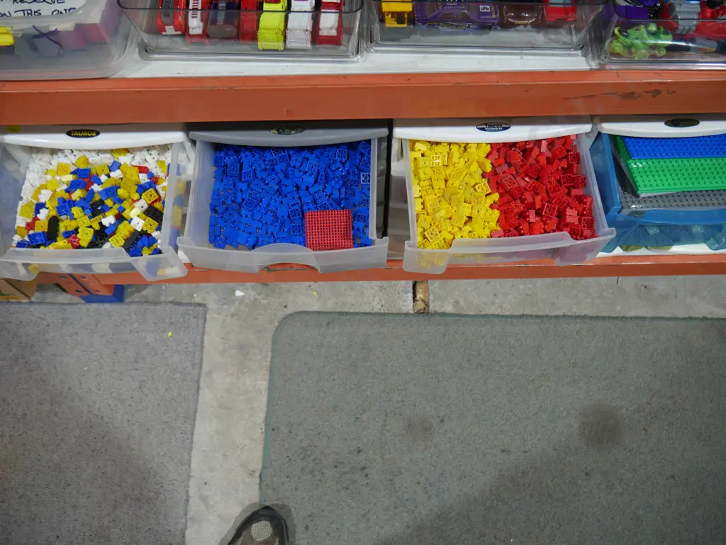 Assorted Toro building blocks Image 1++