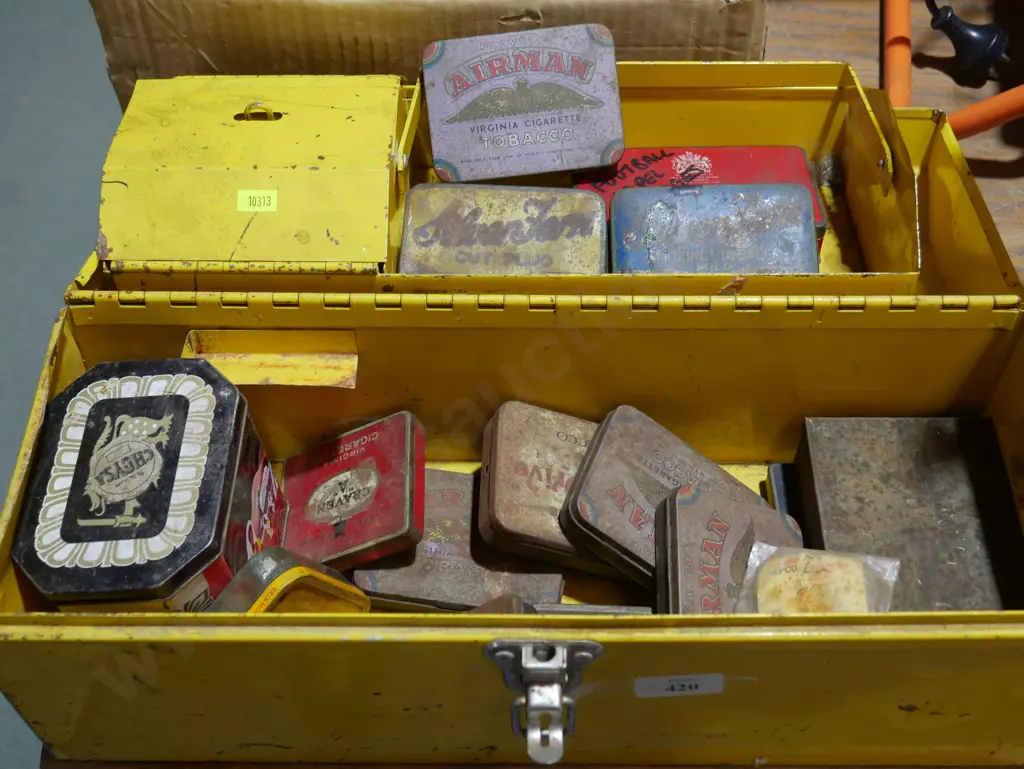 Assorted tins Image 1++