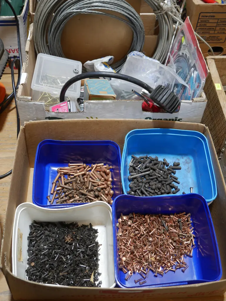 Copper rivets, screws etc Image 1++