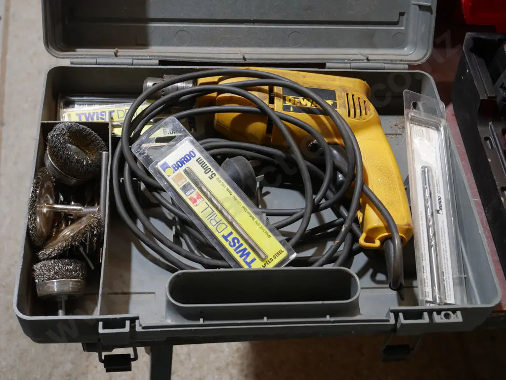 DeWalt electric drill Image 1++