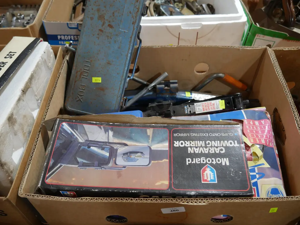 Scissor jacks, caravan towing mirror etc Image 1++