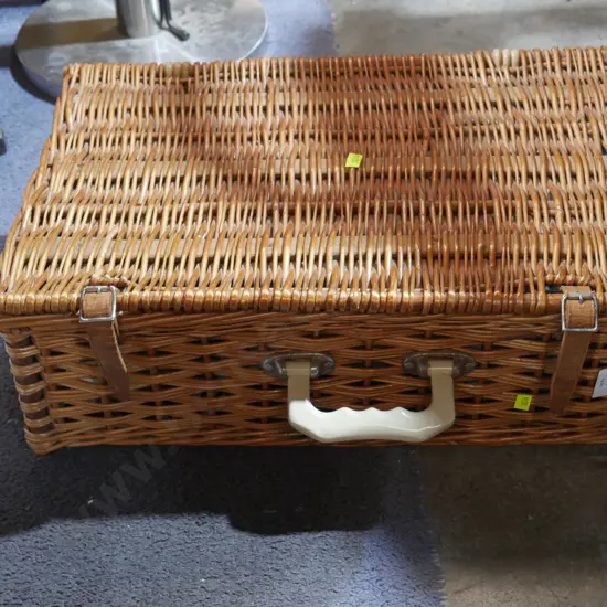 Cane picnic basket set