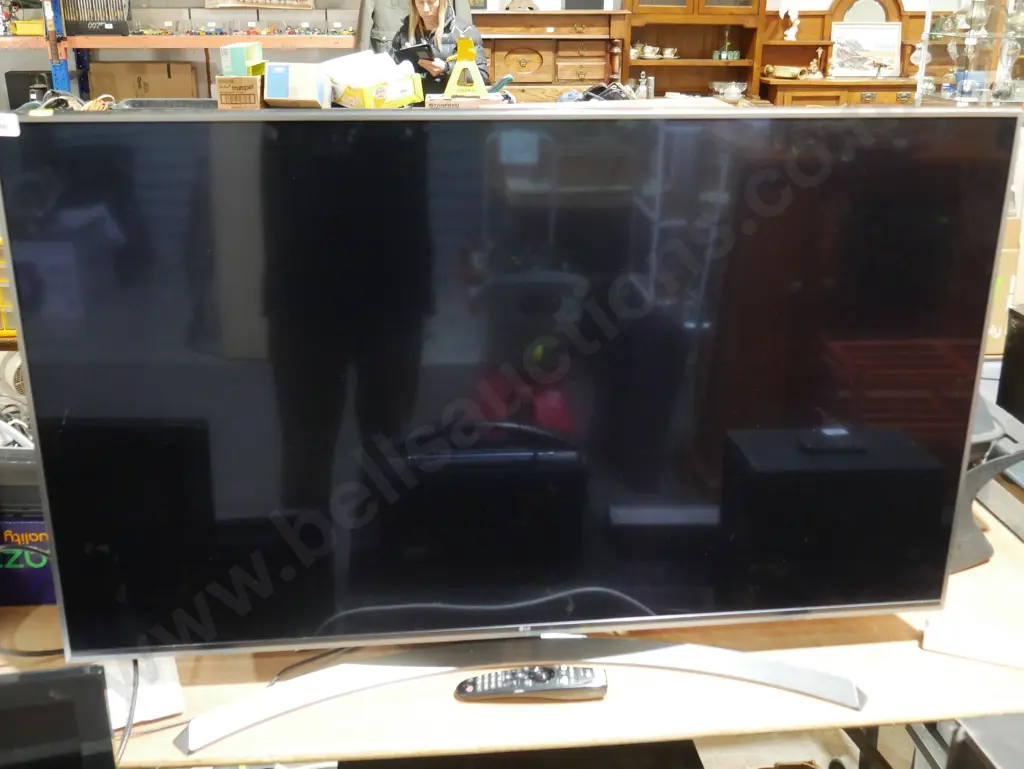 LG 49-in TV Image 1++