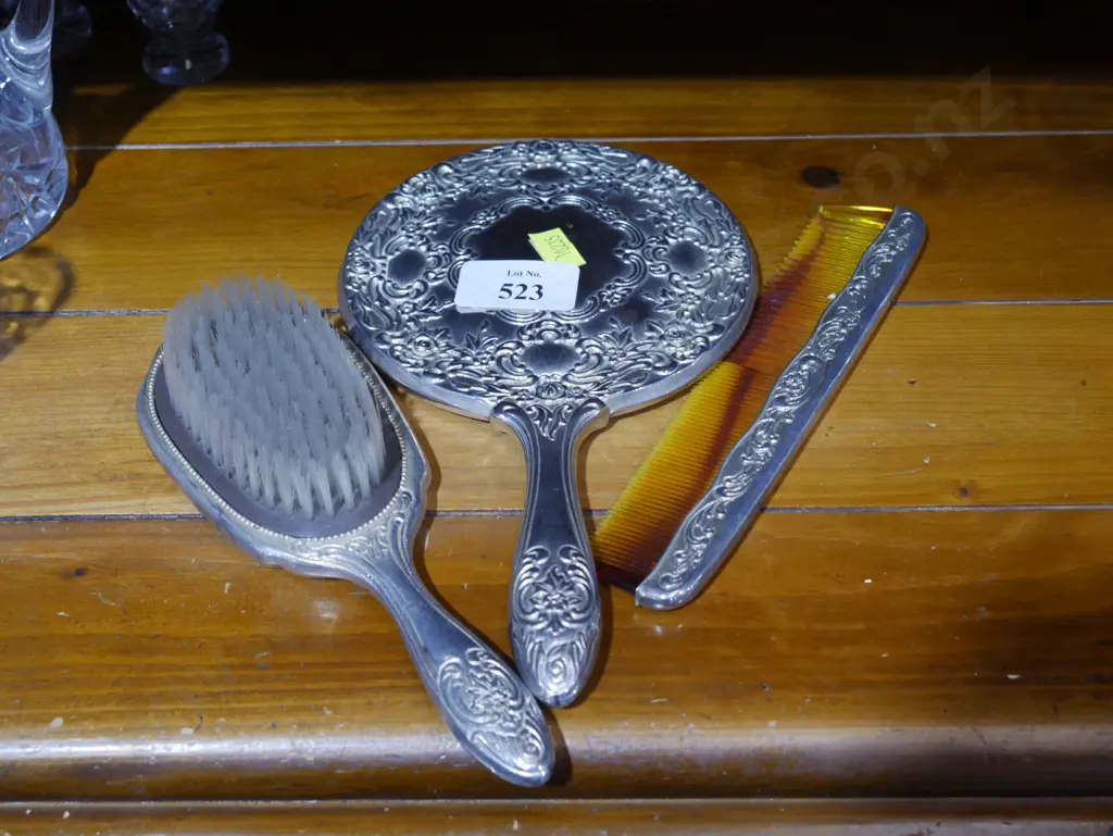 Brush and comb set Image 1++