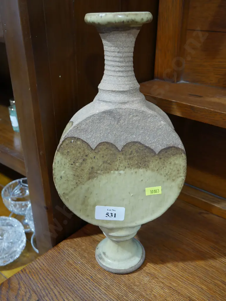 Pottery vase Image 1++