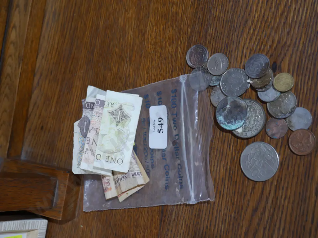 Coins and banknotes Image 1++