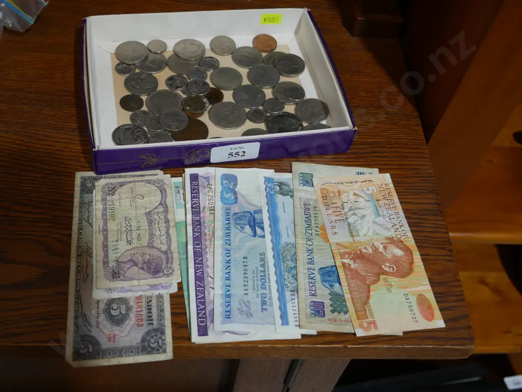 Coins and banknotes Image 1++