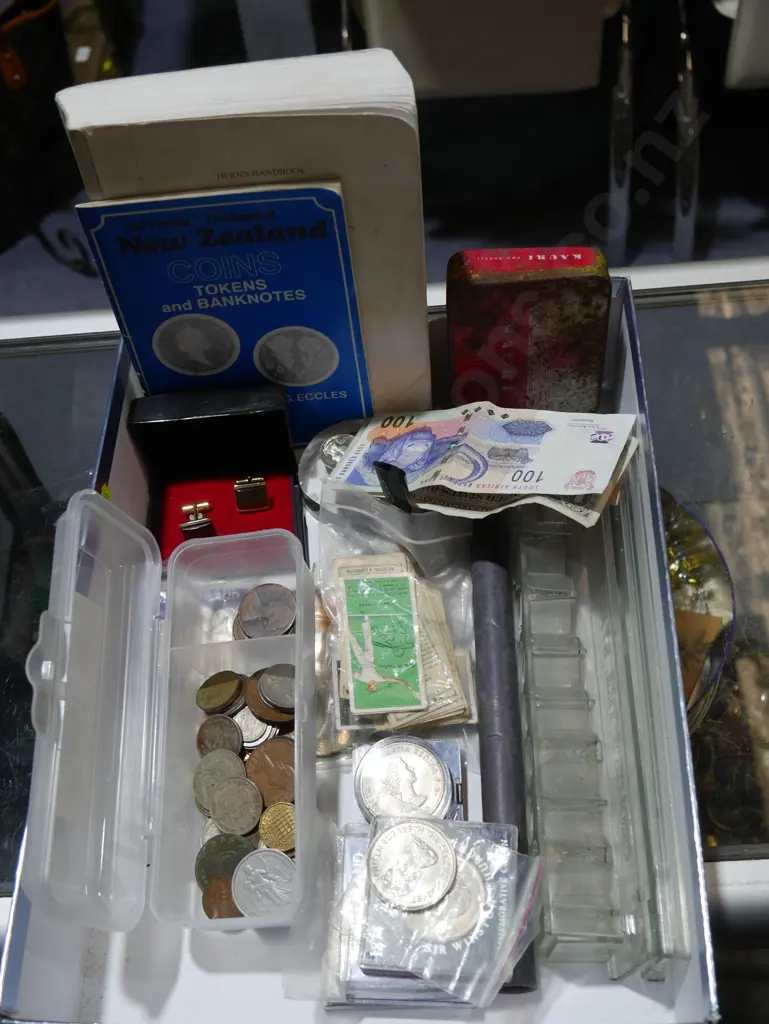 Coins banknotes cufflinks etc Image 1++