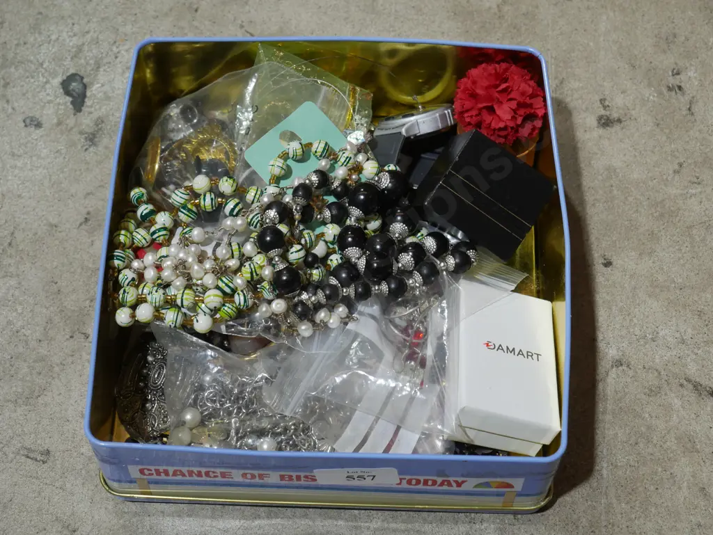 Costume jewellery Image 1++