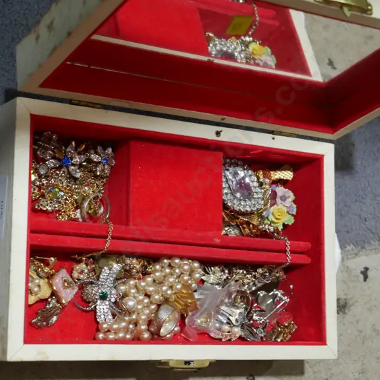 Costume jewellery and jewellery box