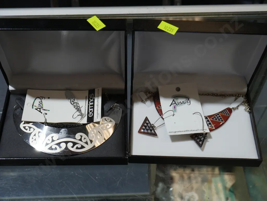 Costume jewellery Image 1++