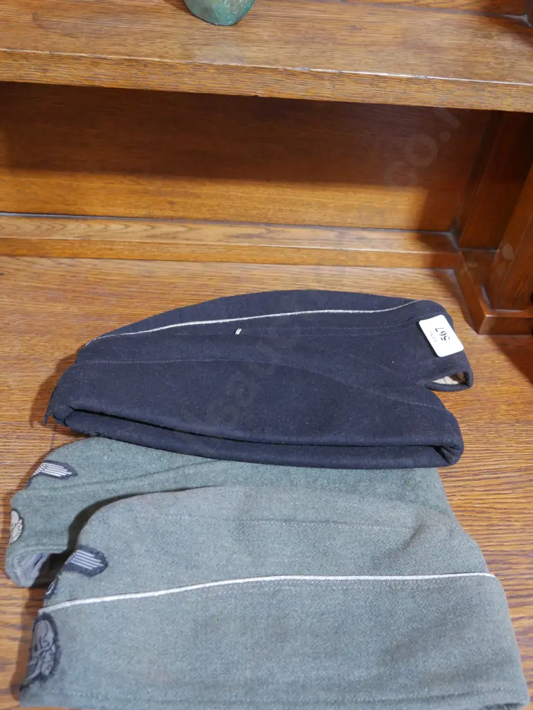 4 military hats Image 1++