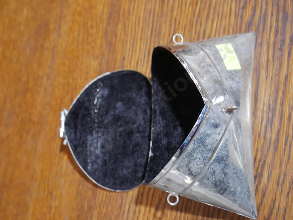 Silver metal purse Image 1++